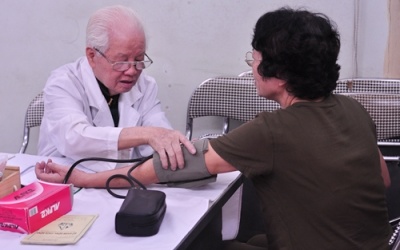 Phòng khám từ thiện của các bác sĩ tuổi 80