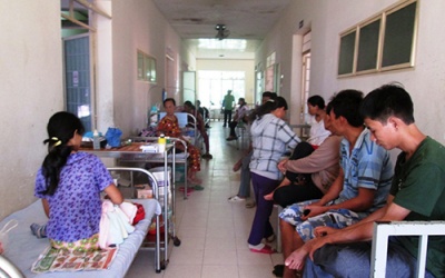 Khánh Hòa: BV trễ tiến độ, bệnh nhân vất vưởng