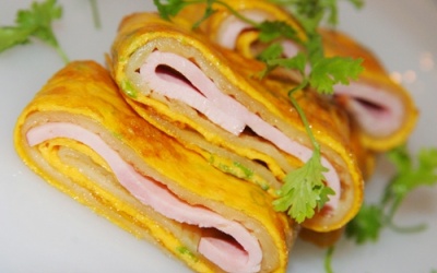 Bắt mắt với trứng chiên cuộn jambon