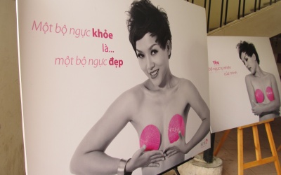 'Ngày hội Nơ hồng' – Vượt qua sợ hãi cùng bệnh nhân ung thư vú