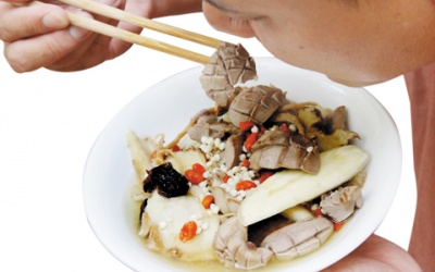 Cứ ăn đồ bổ là “nuôi” bệnh ung thư?