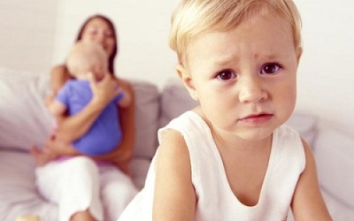 Khi bé có 'người chiếm chỗ'