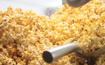 Bắp rang bơ: thơm lừng... hóa chất