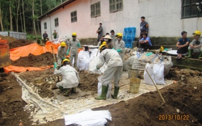 Vụ chôn thuốc trừ sâu: Khai báo 380kg, khai quật hơn... 3 tấn