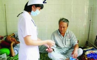 Lưu ý khi dùng thuốc cho người già