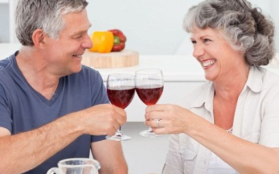 Rượu nhẹ giúp người lớn tuổi cải thiện trí nhớ