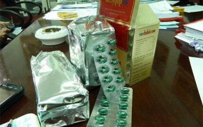 'Cứu trợ' dân vùng lũ bằng thuốc... 'hết đát'