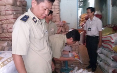Tiền Giang: Phát hiện điểm kinh doanh bột gạo, bột nếp giả nhãn hiệu
