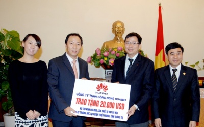 Huawei Việt Nam trao tặng 20.000 USD cho học sinh Quảng Trị