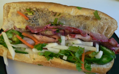 Lại ngộ độc bánh mì, 19 người nhập viện tại Bến Tre