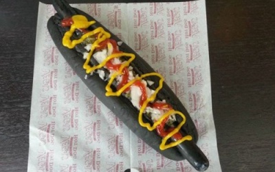 Món xúc xích 'đen xì xì' lạ lùng của Nhật Bản