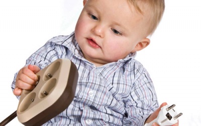 Sơ cứu khi trẻ bị điện giật