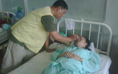 Nạn nhân vụ tạt axit có thể bị hỏng mắt