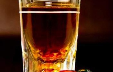 Rượu, bia và thuốc giảm đau dễ gây bệnh thận