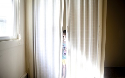 Thế giới của bé gái 3 tuổi mắc bệnh tự kỷ