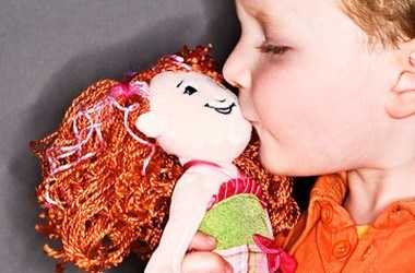 Làm gì khi trẻ lệch giới tính?