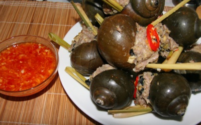 Xuýt xoa ngày lạnh với ốc bươu nhồi thịt chấm mắm gừng