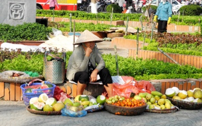 Hoa quả thối vẫn 'buôn đi bán lại'