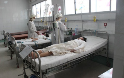 Ngã vào chảo dầu sôi, thiếu nữ bỏng nặng