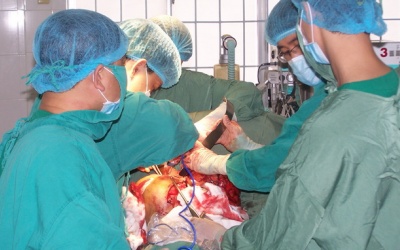 8 năm 'cõng' trên người khối u 20kg