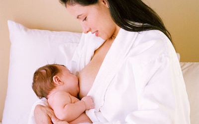 Có nên cho bé dùng sữa mẹ giữ trong tủ lạnh?