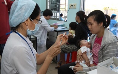 Trẻ phản ứng với vắc-xin Quinvaxem đã phục hồi tốt
