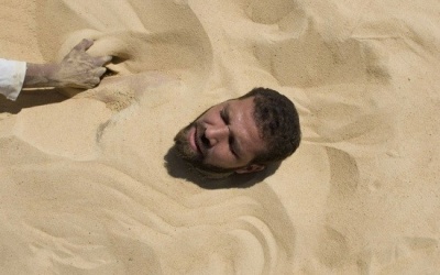 20 cách chữa bệnh 'quái đản' nhất thế giới