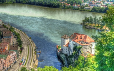 Những dòng sông hợp lưu không chịu hợp màu