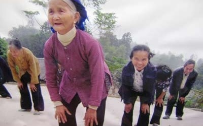 Quá nửa người già Việt Nam không có tiền đi bệnh viện!