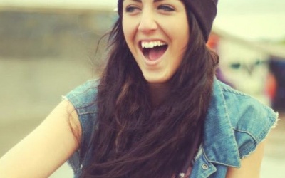 Cô gái lưng gù trở thành người mẫu