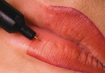 Nhiễm HIV vì xăm môi