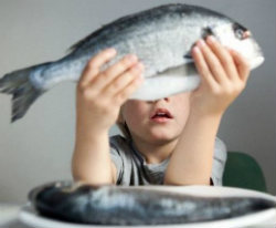 Ăn cá thế nào để giúp con thông minh?