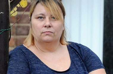 Bác sĩ quên găng tay cao su trong bụng bệnh nhân