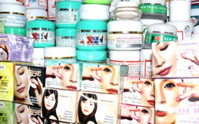 Tự hủy hoại nhan sắc vì mặt nạ... phá da