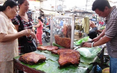 Hà Nội kiểm nghiệm thịt quay