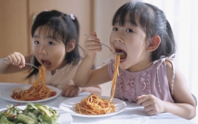 Những thực phẩm không nên cho con ăn nhiều