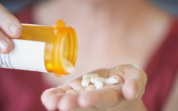 Dùng thuốc giảm đau: Chia sẻ tức là 'hại nhau'