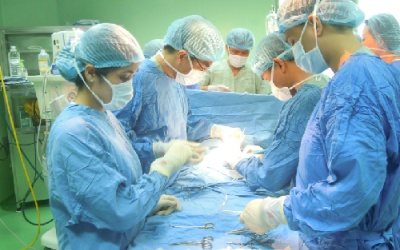 Bỏ hội nghị để phẫu thuật khẩn cấp cứu bệnh nhi