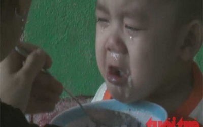 Những hình ảnh gây phẫn nộ của nhà... hành trẻ tư