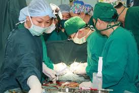 Mổ cấp cứu, cứu sống 1 nữ du khách người Mỹ