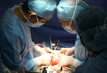 Suýt hoại tử ruột do bị bóc tách động mạch hiếm gặp