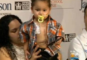 Bé trai sống sót sau cấy ghép 5 cơ quan nội tạng