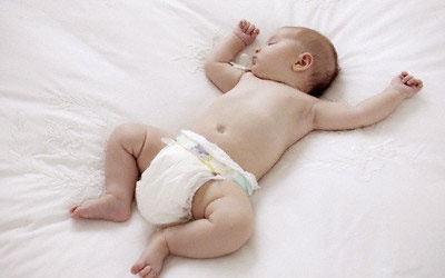 Nguy hiểm từ đệm, gối mềm với bé yêu