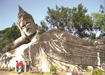 Chiêm ngưỡng vườn tượng Phật ở Viêng Chăn