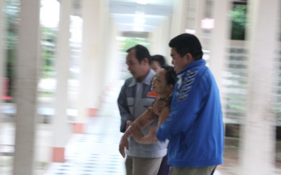 Vụ 7 học sinh mất tích: Đón con ở nhà xác bệnh viện