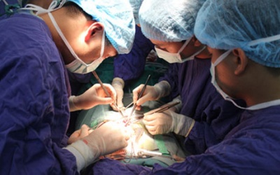 Hà Nội: Ghép thận thành công từ mẹ sang con