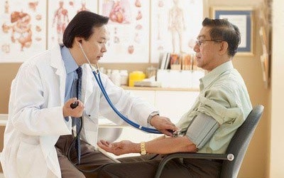 Người già dễ mắc bệnh phổi