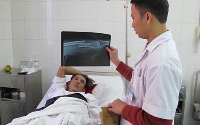 Biến chứng, 'hỏng' người... vì sơ cứu sai cách