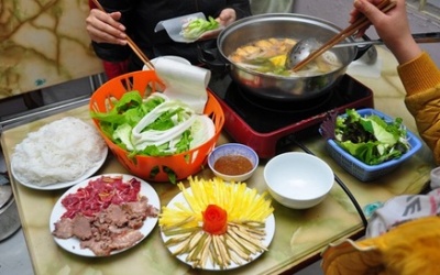 Lai rai bò nhúng dấm quán vỉa hè