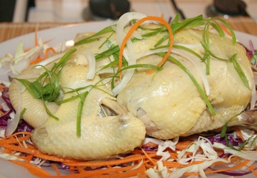 Lạ miệng gà hấp muối hột